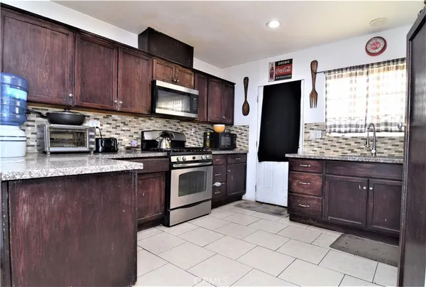 $1,050,000 | 14807 Oro Grande Street, Sylmar, CA 91342