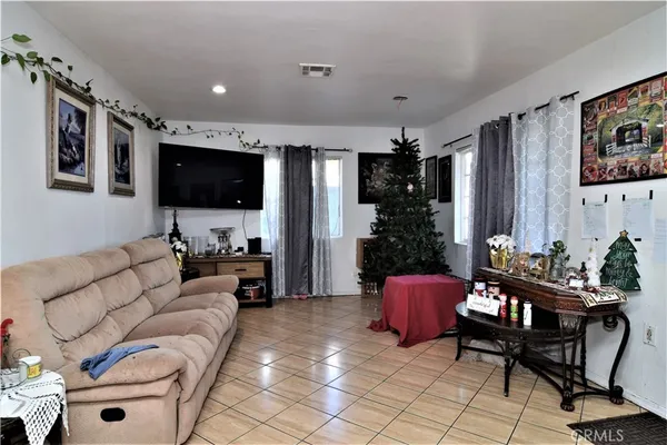 $1,050,000 | 14807 Oro Grande Street, Sylmar, CA 91342