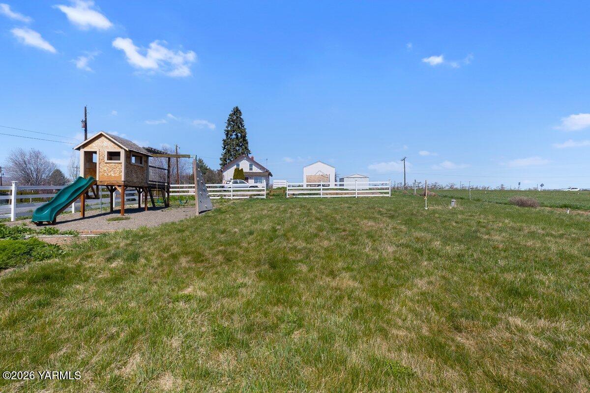 740 Mapleway Road Selah, WA 98942 - Photo 36 of 40 IMGL9121