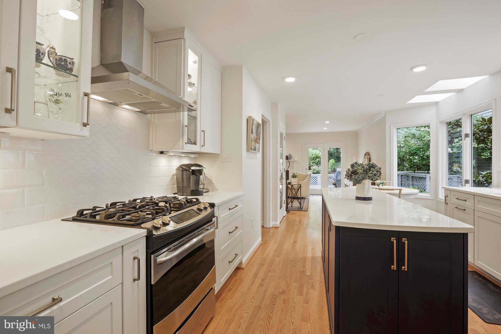 1564 Regatta Lane Reston, VA 20194 - Photo 9 of 33 Upgraded Stainless Appliances