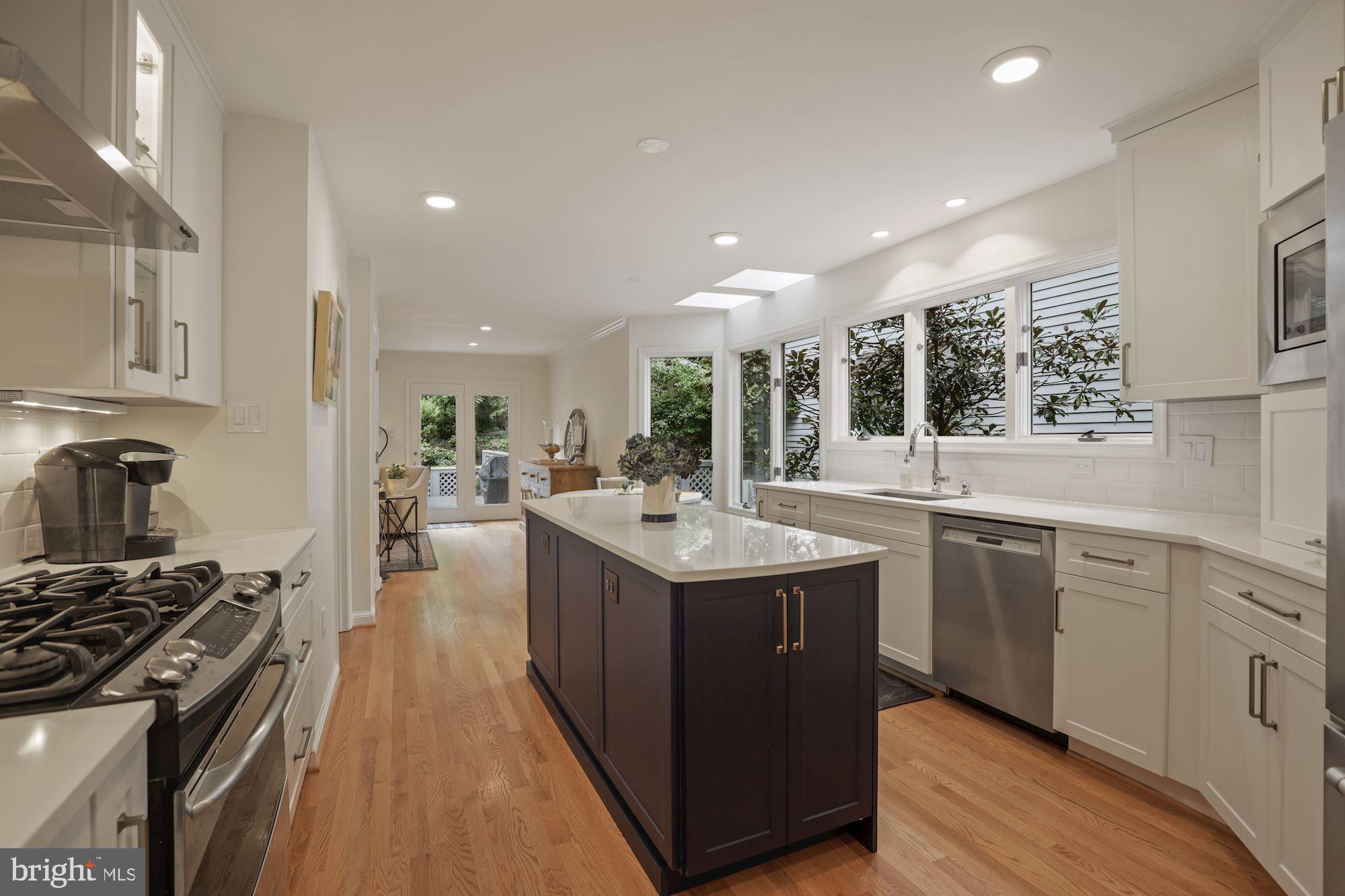 1564 Regatta Lane Reston, VA 20194 - Photo 10 of 33 Light Filled Gourmet Kitchen