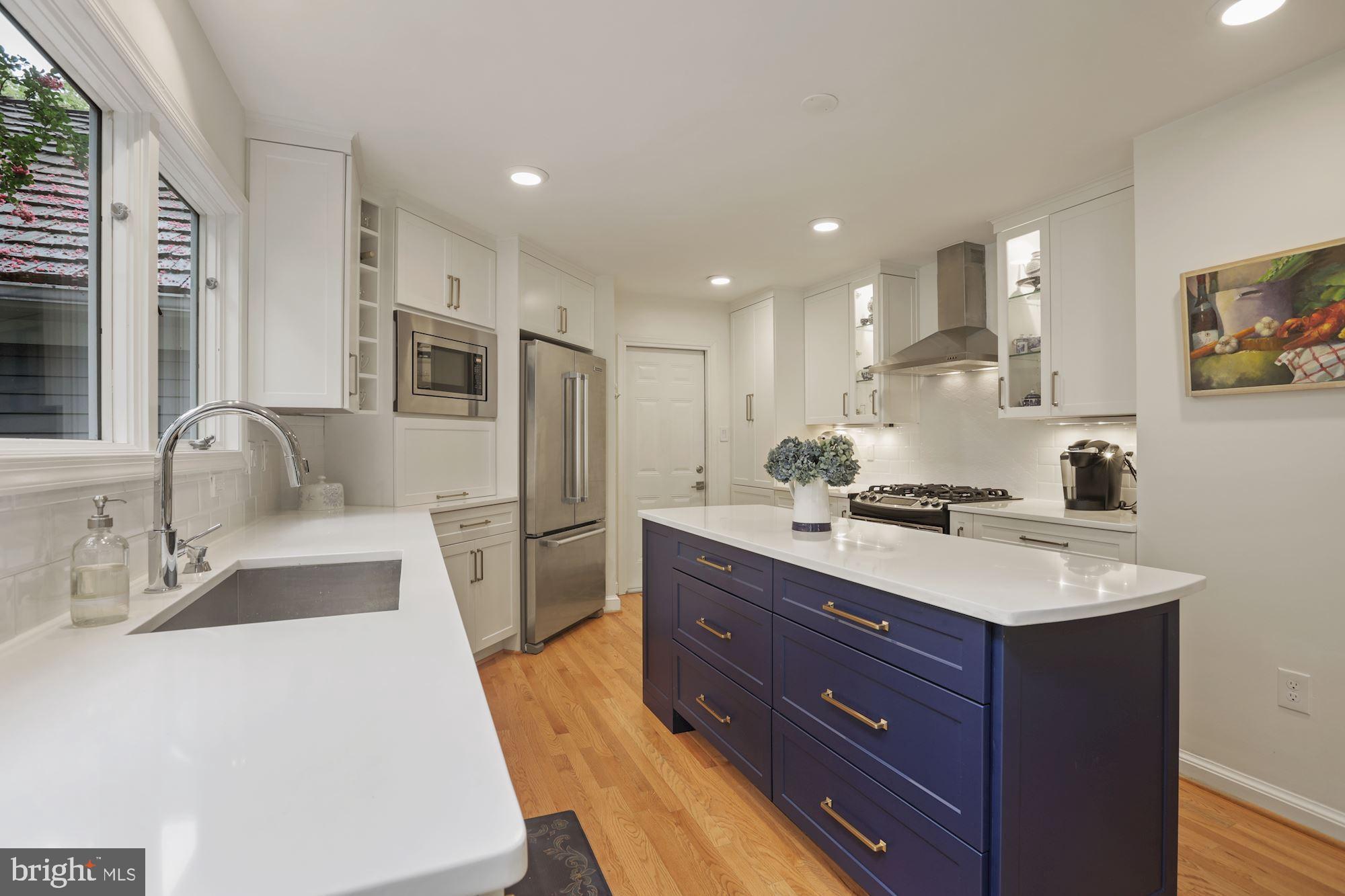 1564 Regatta Lane Reston, VA 20194 - Photo 11 of 33 Navy Blue Cabinets on Stunning Island