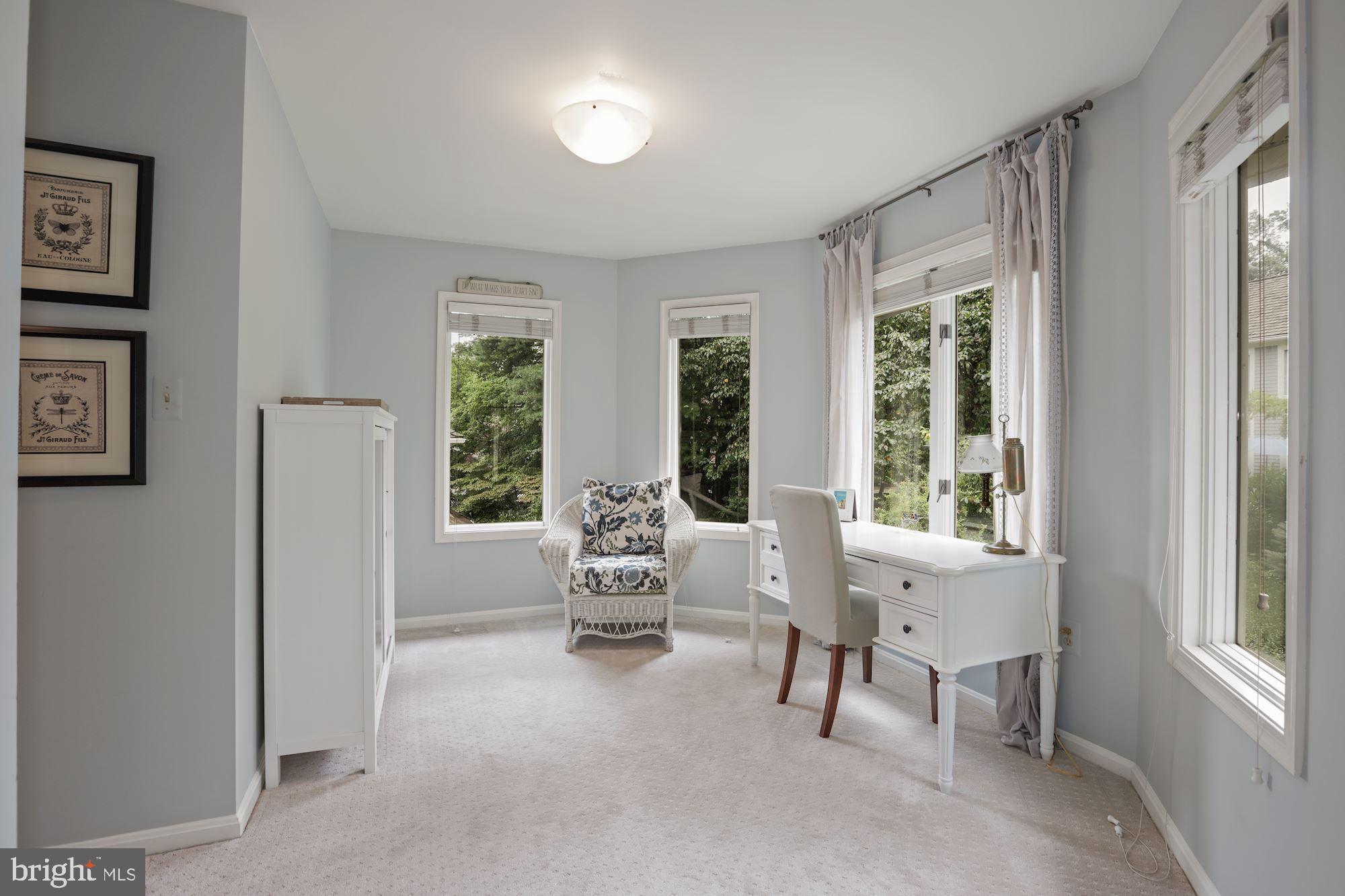 1564 Regatta Lane Reston, VA 20194 - Photo 16 of 33 Master Suite Sitting Room