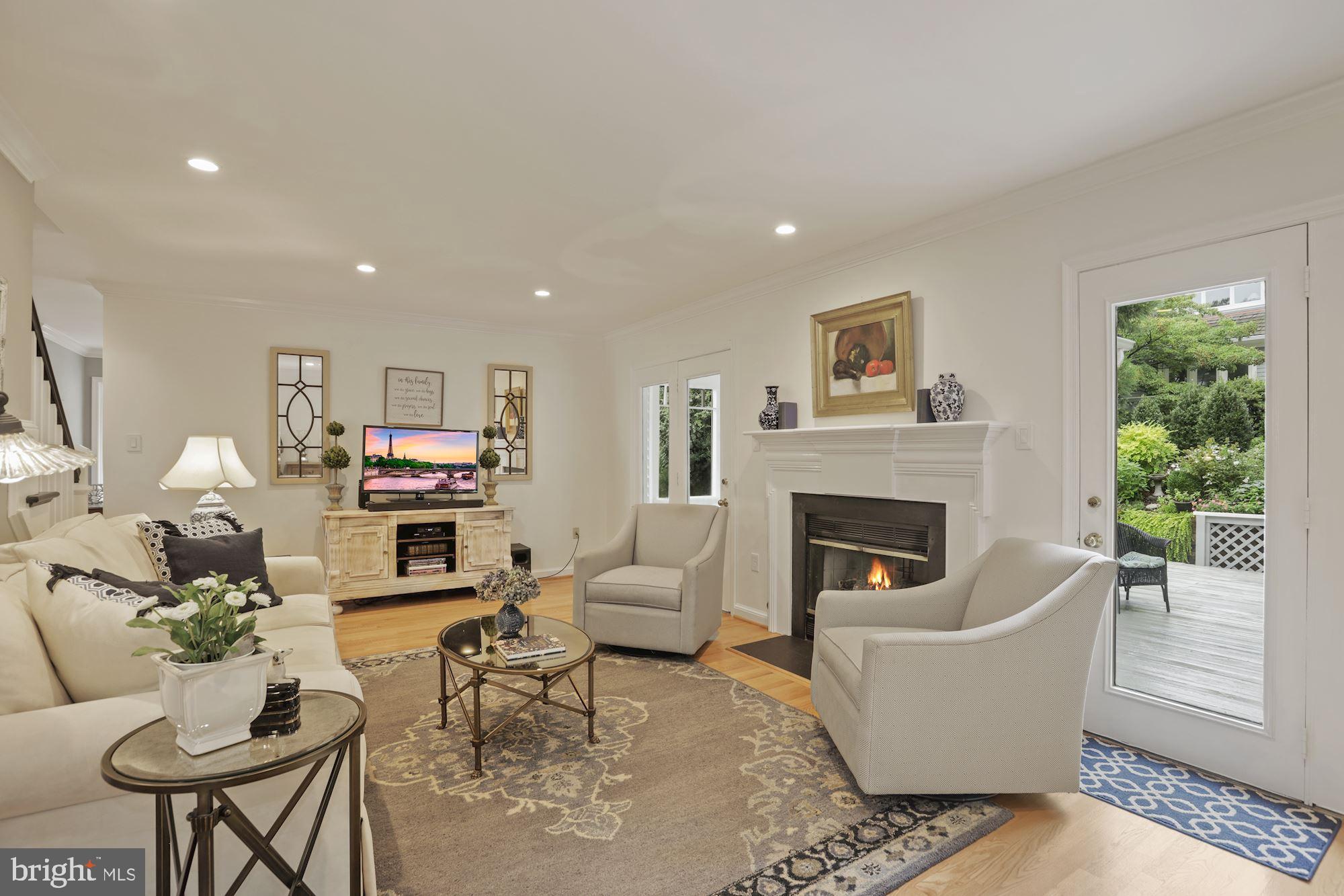 1564 Regatta Lane Reston, VA 20194 - Photo 4 of 33 Cozy Gas Fireplace w/ Mantle in Gorgeous Fam Rm