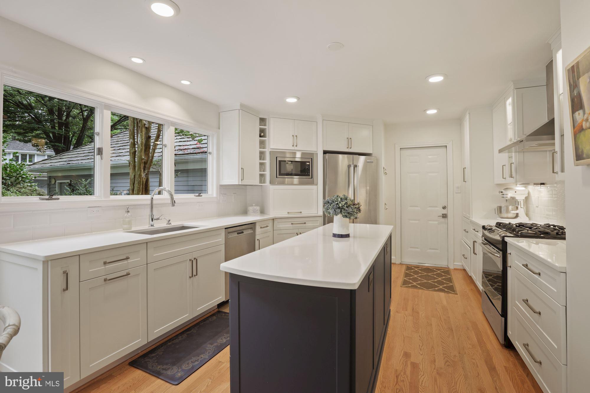 1564 Regatta Lane Reston, VA 20194 - Photo 8 of 33 Gorgeous White Quartz Countertops
