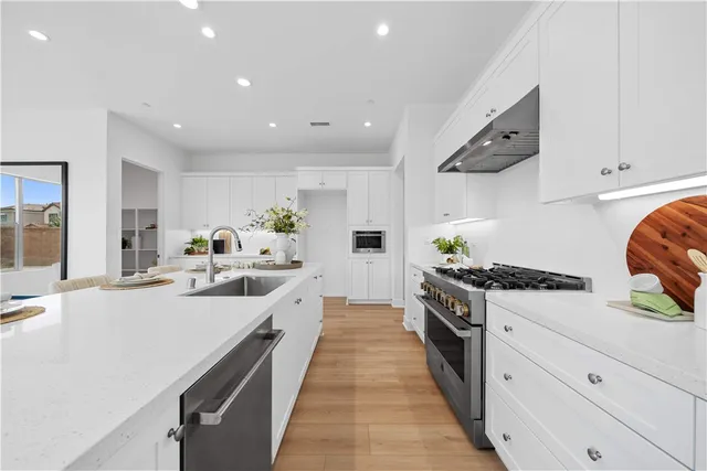 $6,000 | 270 Maricopa, Irvine, CA 92618