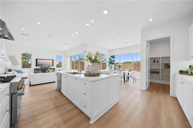 $6,000 | 270 Maricopa, Irvine, CA 92618