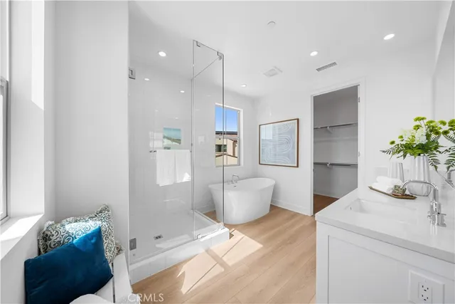 $6,000 | 270 Maricopa, Irvine, CA 92618