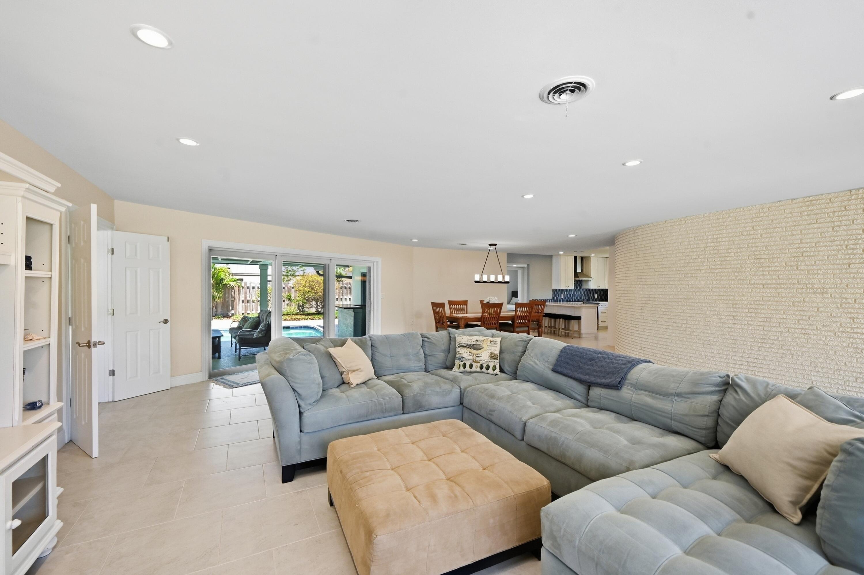 4111 Northeast 26th Terrace Lighthouse Point, FL 33064 - Photo 11 of 48 Living Area