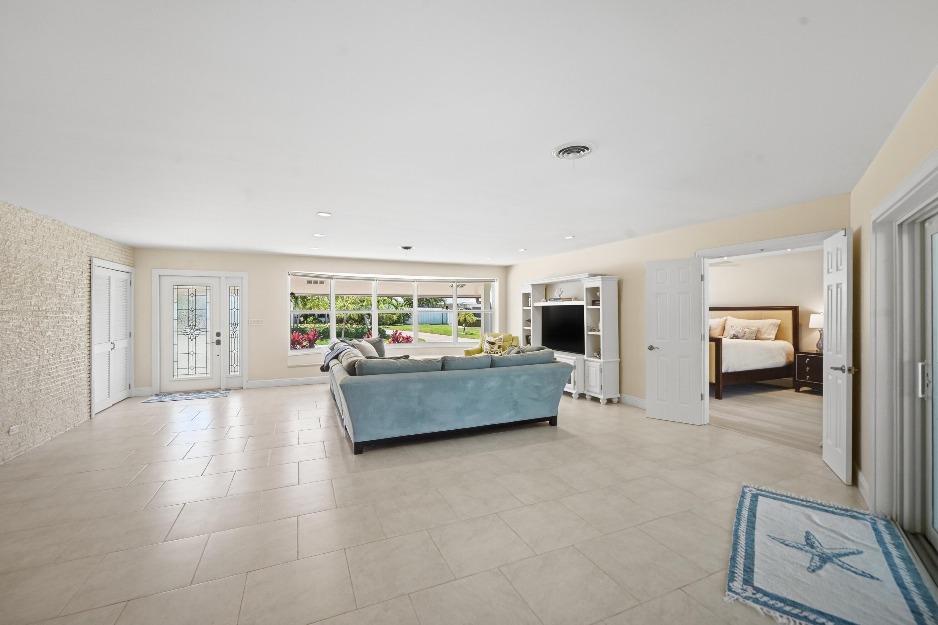 4111 Northeast 26th Terrace Lighthouse Point, FL 33064 - Photo 12 of 48 Living Area