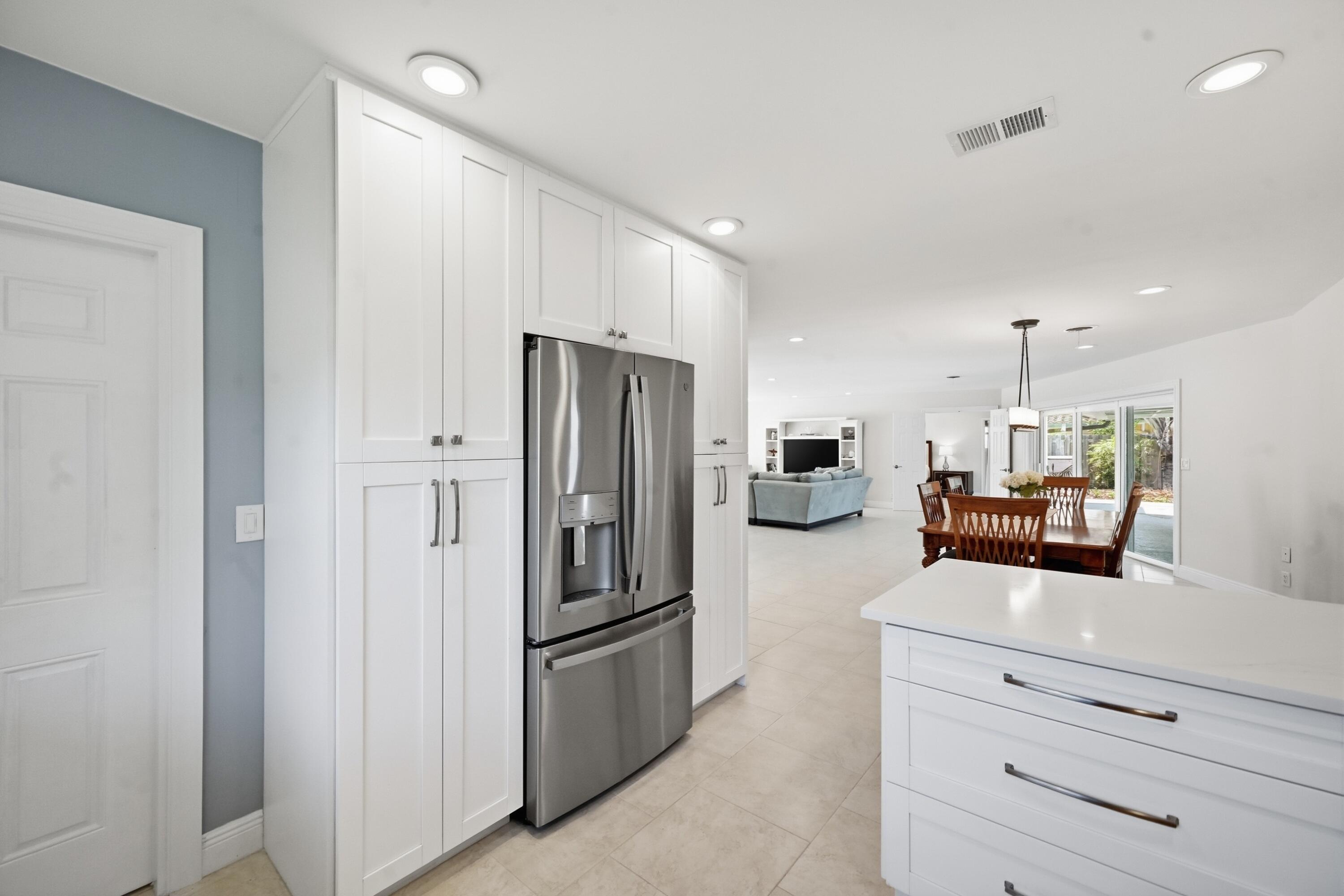 4111 Northeast 26th Terrace Lighthouse Point, FL 33064 - Photo 20 of 48 Kitchen