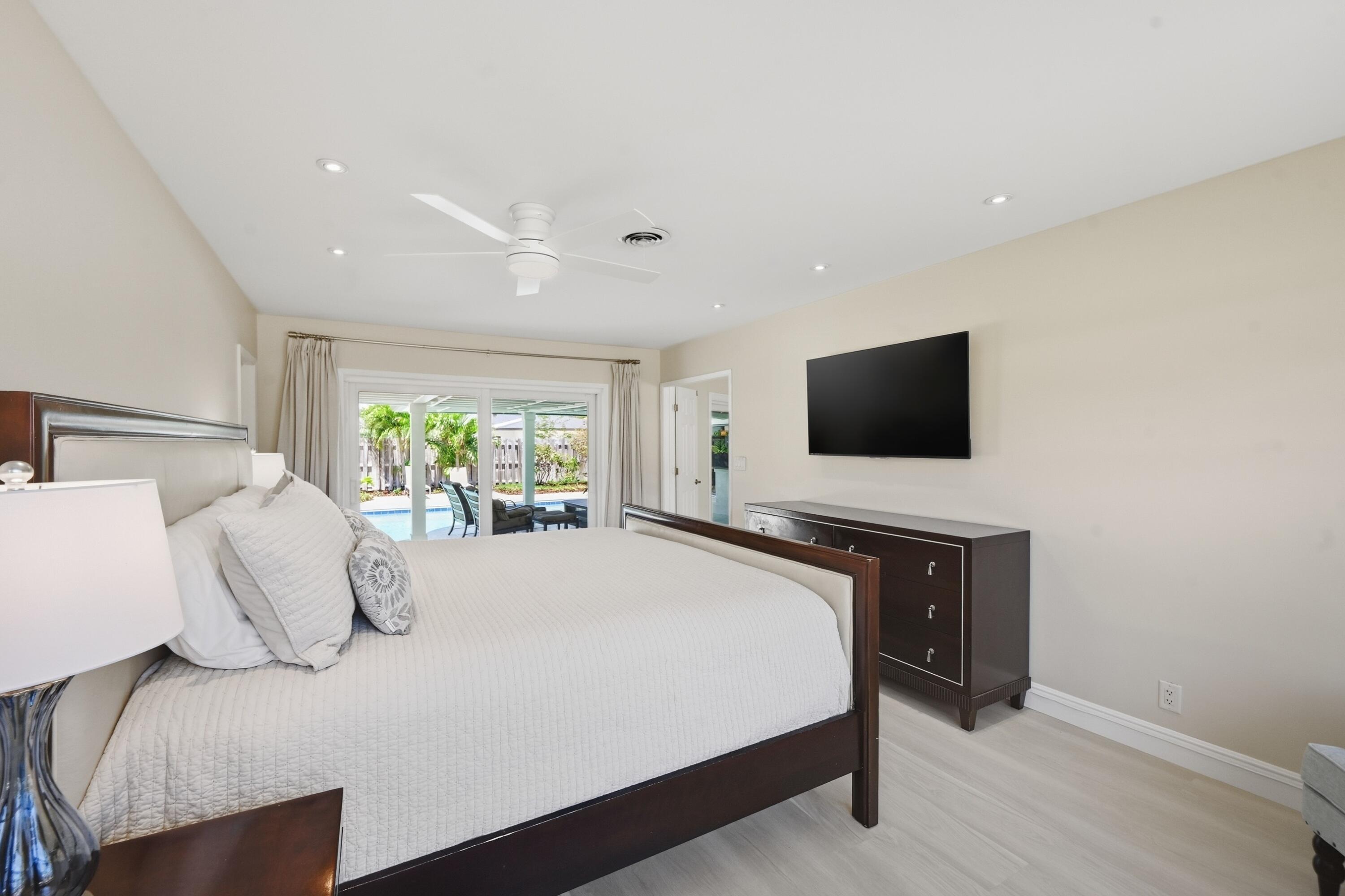 4111 Northeast 26th Terrace Lighthouse Point, FL 33064 - Photo 23 of 48 Primary Bedroom