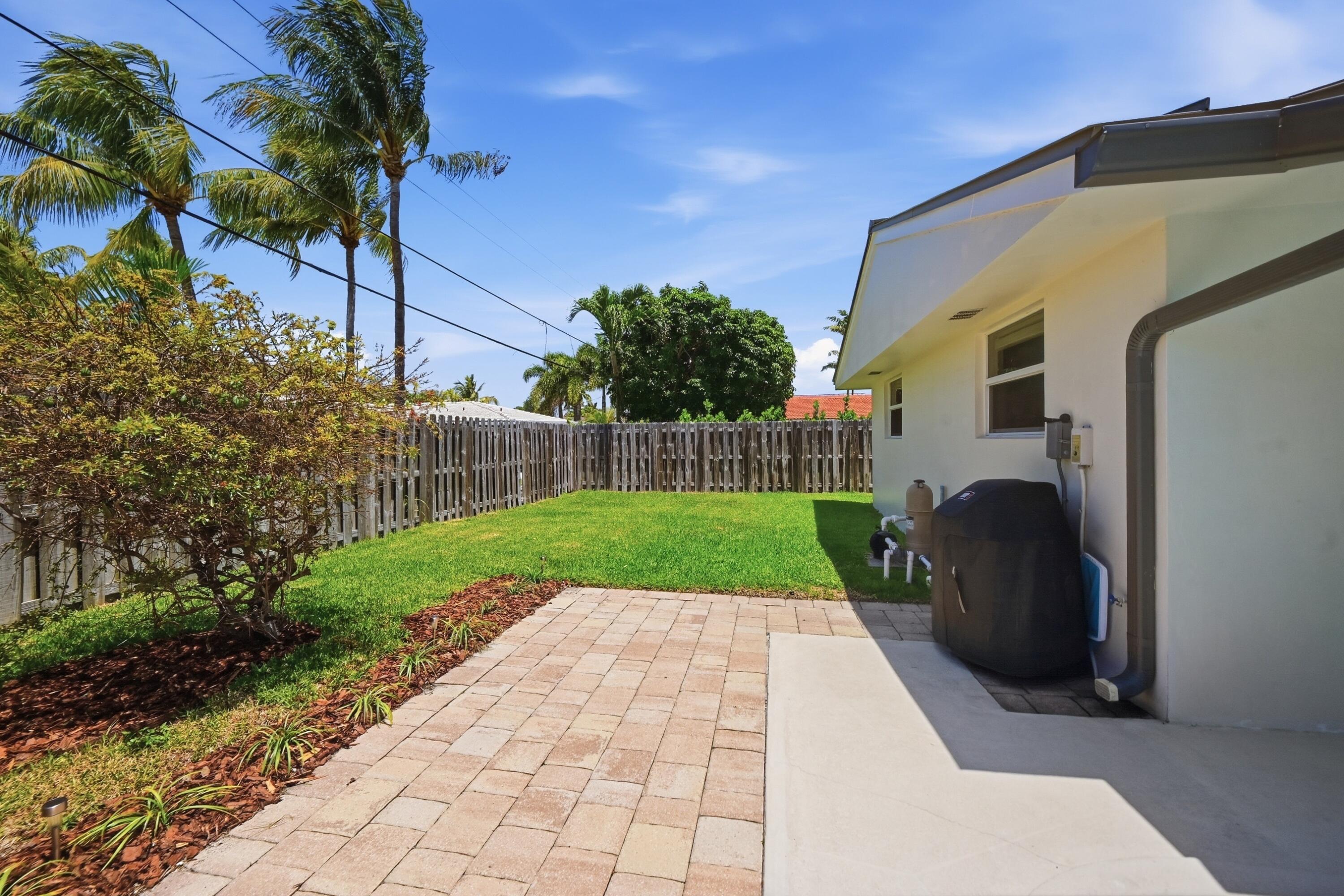 4111 Northeast 26th Terrace Lighthouse Point, FL 33064 - Photo 41 of 48 Backyard
