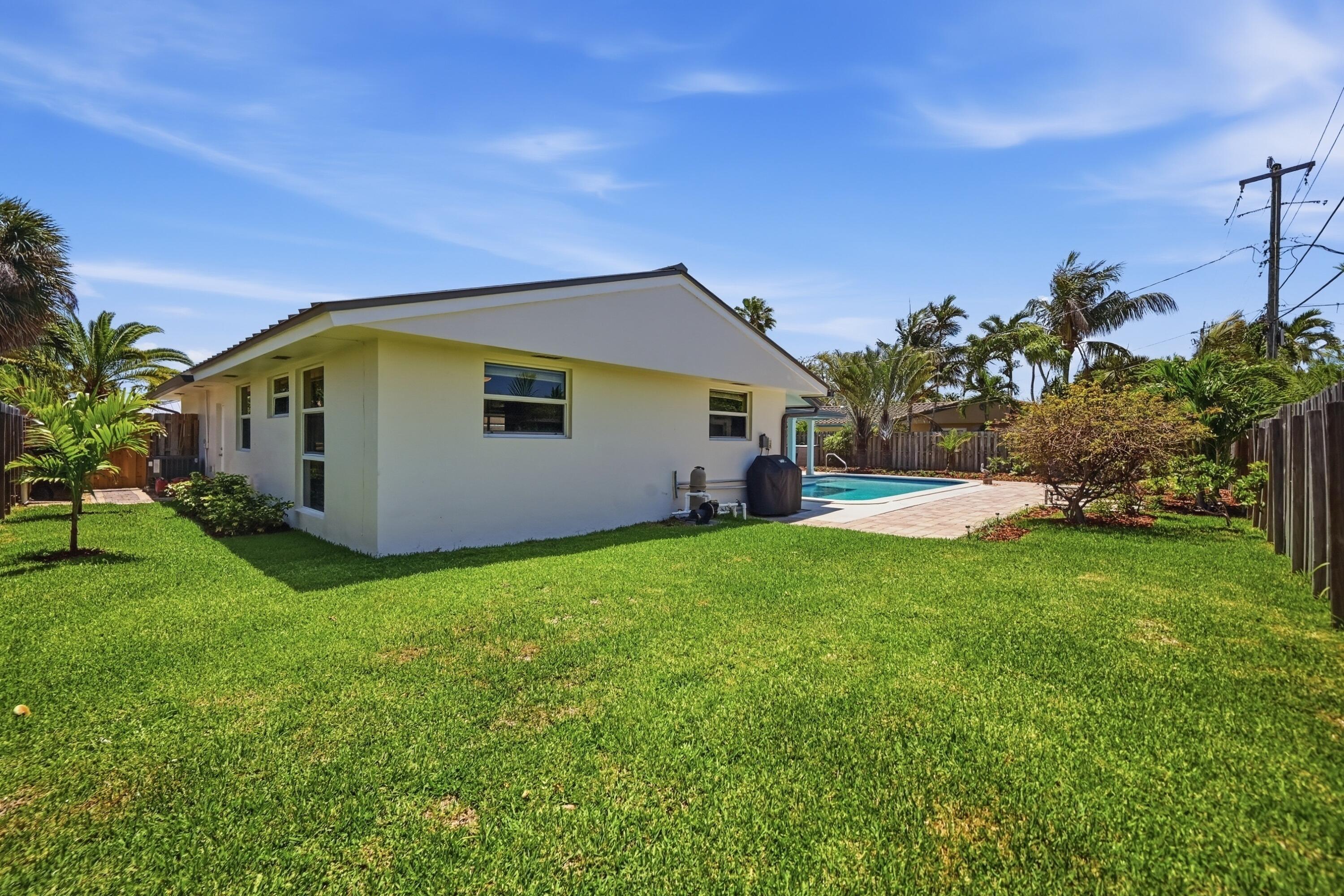 4111 Northeast 26th Terrace Lighthouse Point, FL 33064 - Photo 42 of 48 Backyard