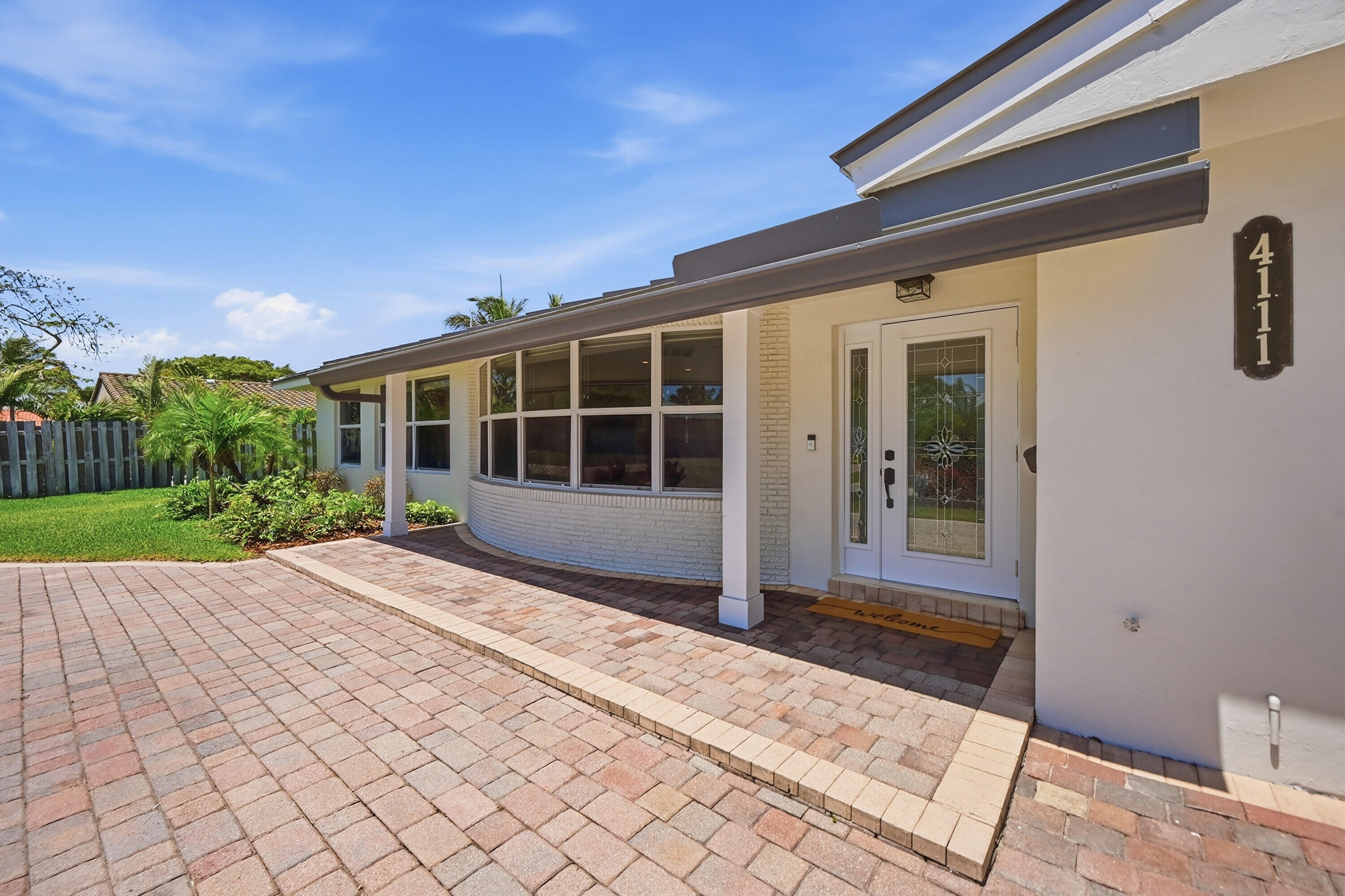 4111 Northeast 26th Terrace Lighthouse Point, FL 33064 - Photo 5 of 48 Front