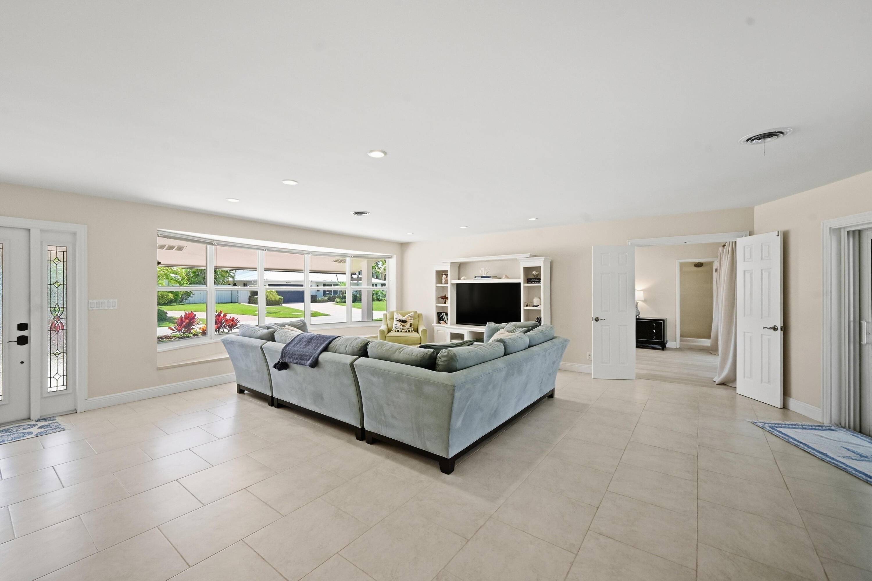 4111 Northeast 26th Terrace Lighthouse Point, FL 33064 - Photo 9 of 48 Living Area
