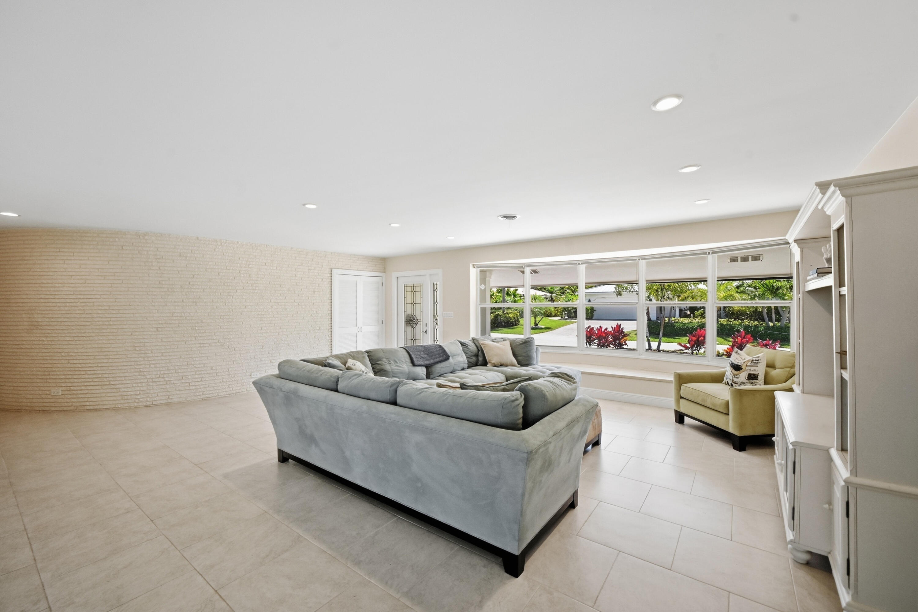 4111 Northeast 26th Terrace Lighthouse Point, FL 33064 - Photo 10 of 48 Living Area
