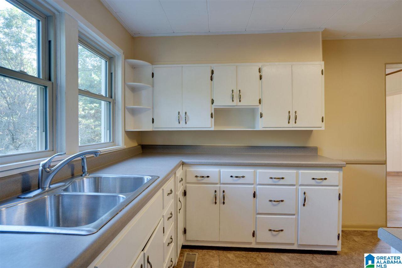 1697 Robin Hill Road Oneonta, AL 35121 - Photo 12 of 50