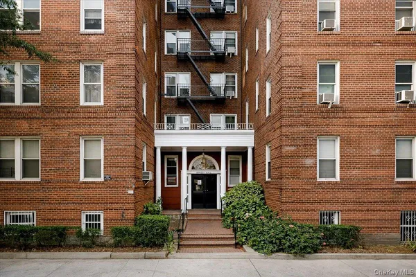 $2,700 | 114-20 Queens Boulevard, Unit F5 | Forest Hills