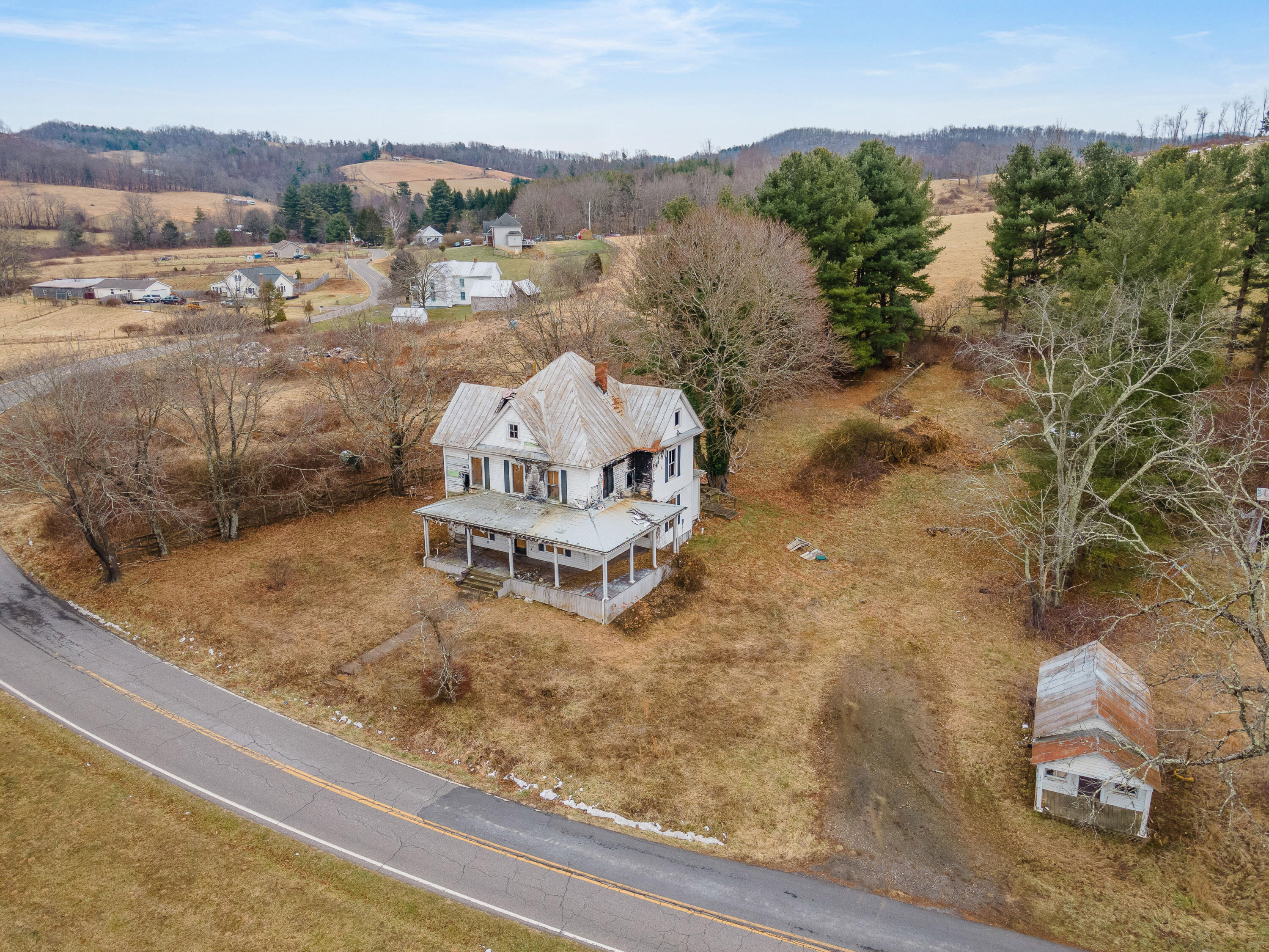 142 Conner Grove Road Southwest Willis, VA 24380 - Photo 3 of 33 a view of a houses from a balcony