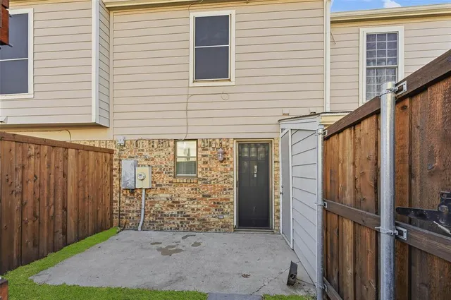 $275,000 | 73 Winchester Drive, Euless, TX 76039