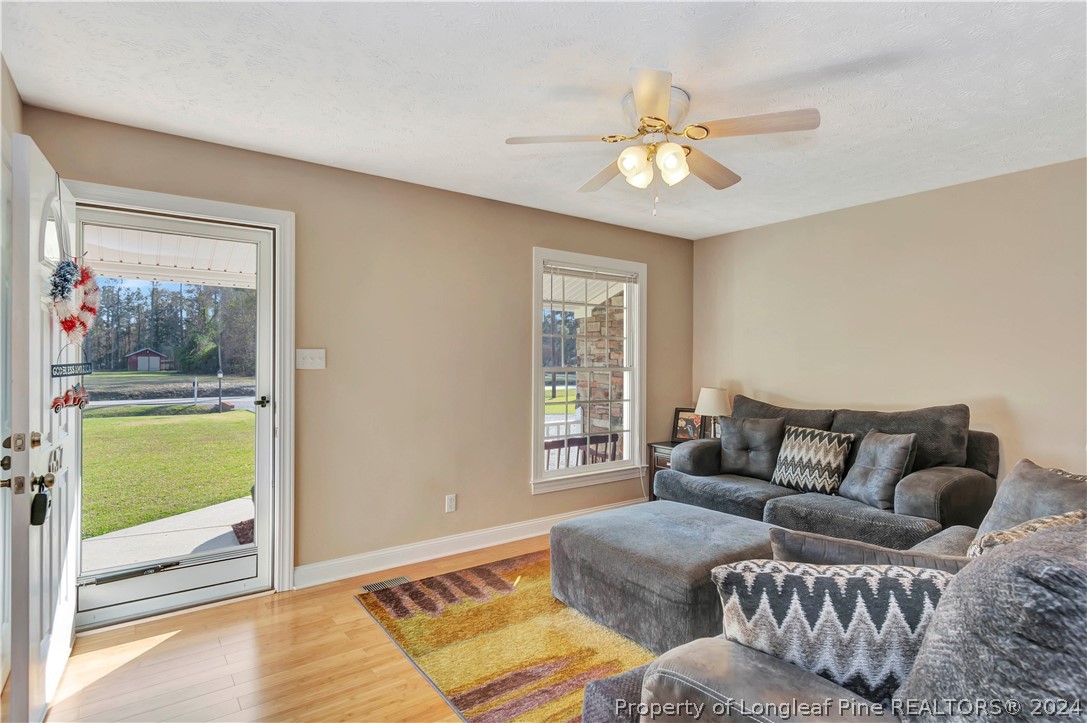 657 Forest Road Lumberton, NC 28358 - Photo 4 of 40 Gallery Image 4
