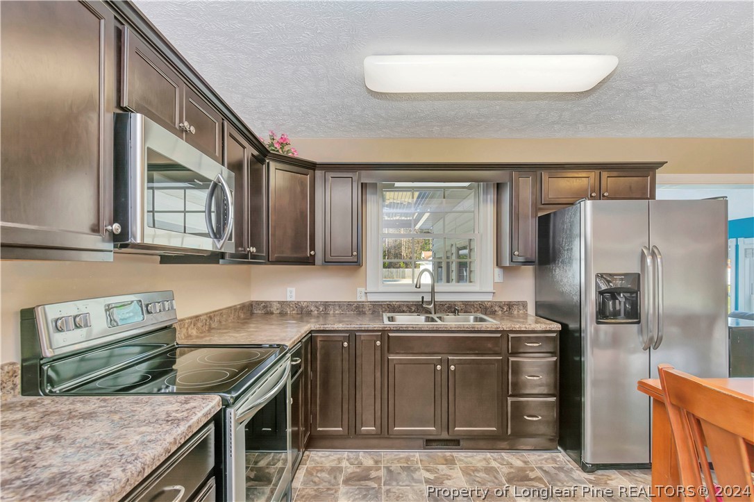 657 Forest Road Lumberton, NC 28358 - Photo 8 of 40 Gallery Image 8