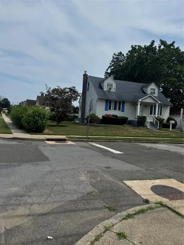 $1,000,000 | 33 North Montgomery Street, Valley Stream, NY 11580