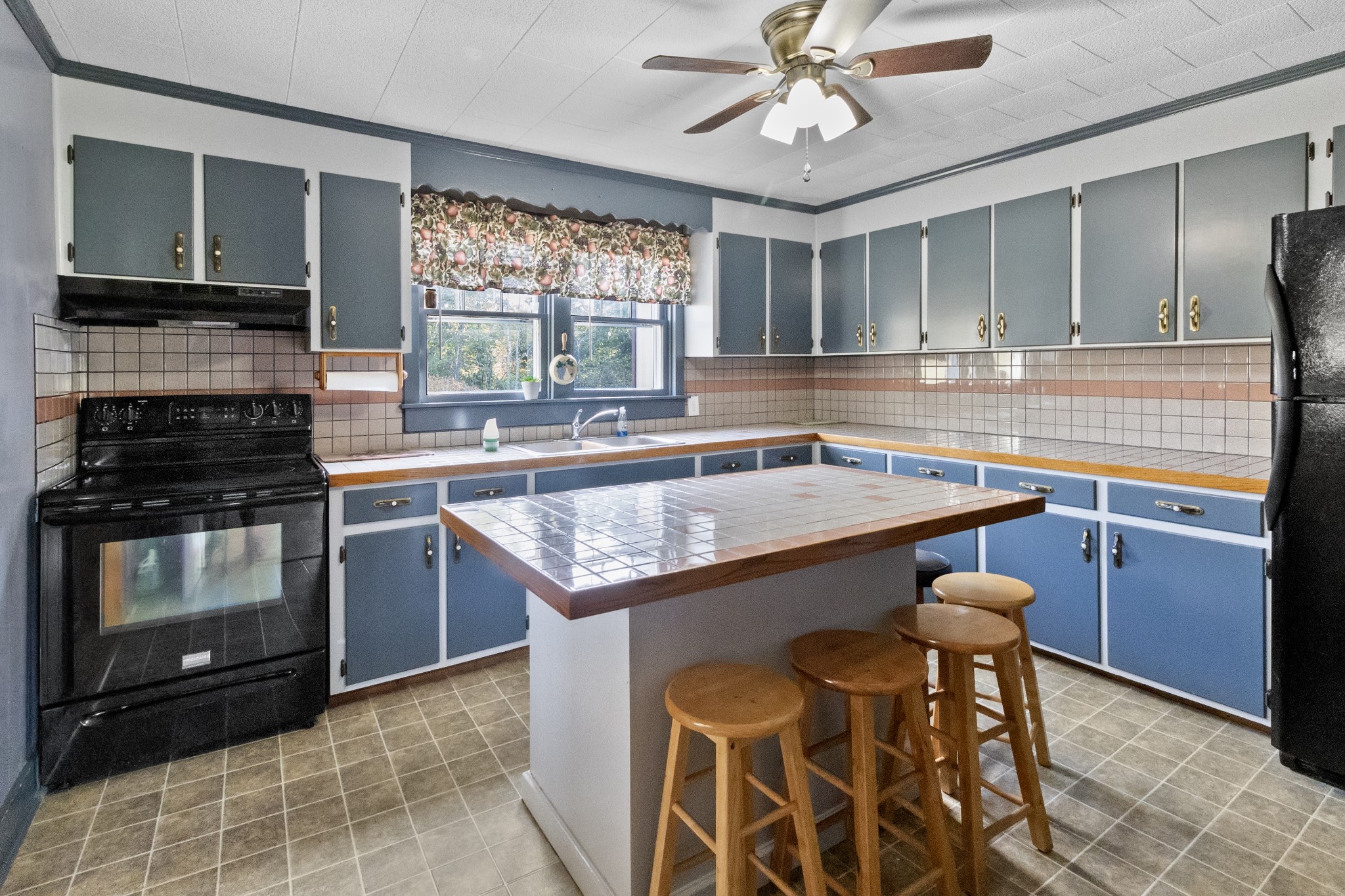 890 Wells Road Dickson, TN 37055 - Photo 8 of 34 a kitchen with a sink appliances and cabinets