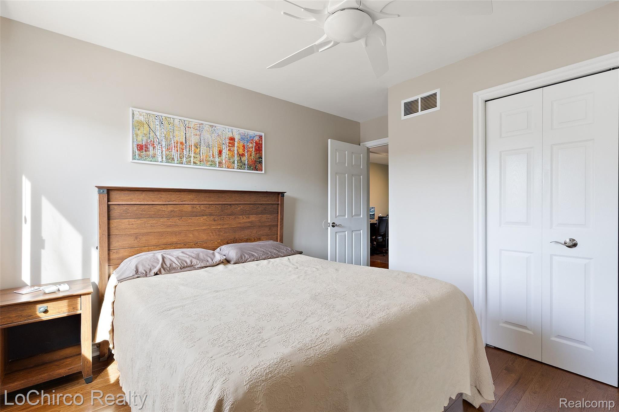 609 Cheshire Court Rochester, MI 48307 - Photo 25 of 32 609 Cheshire Ct-26.jpg