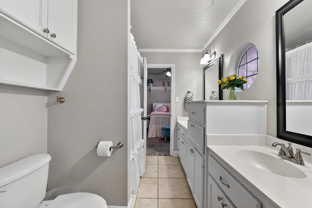 703 Gibraltar Lane Lorena, TX 76655 - Photo 20 of 39 a spacious bathroom with a bathtub sink and toilet