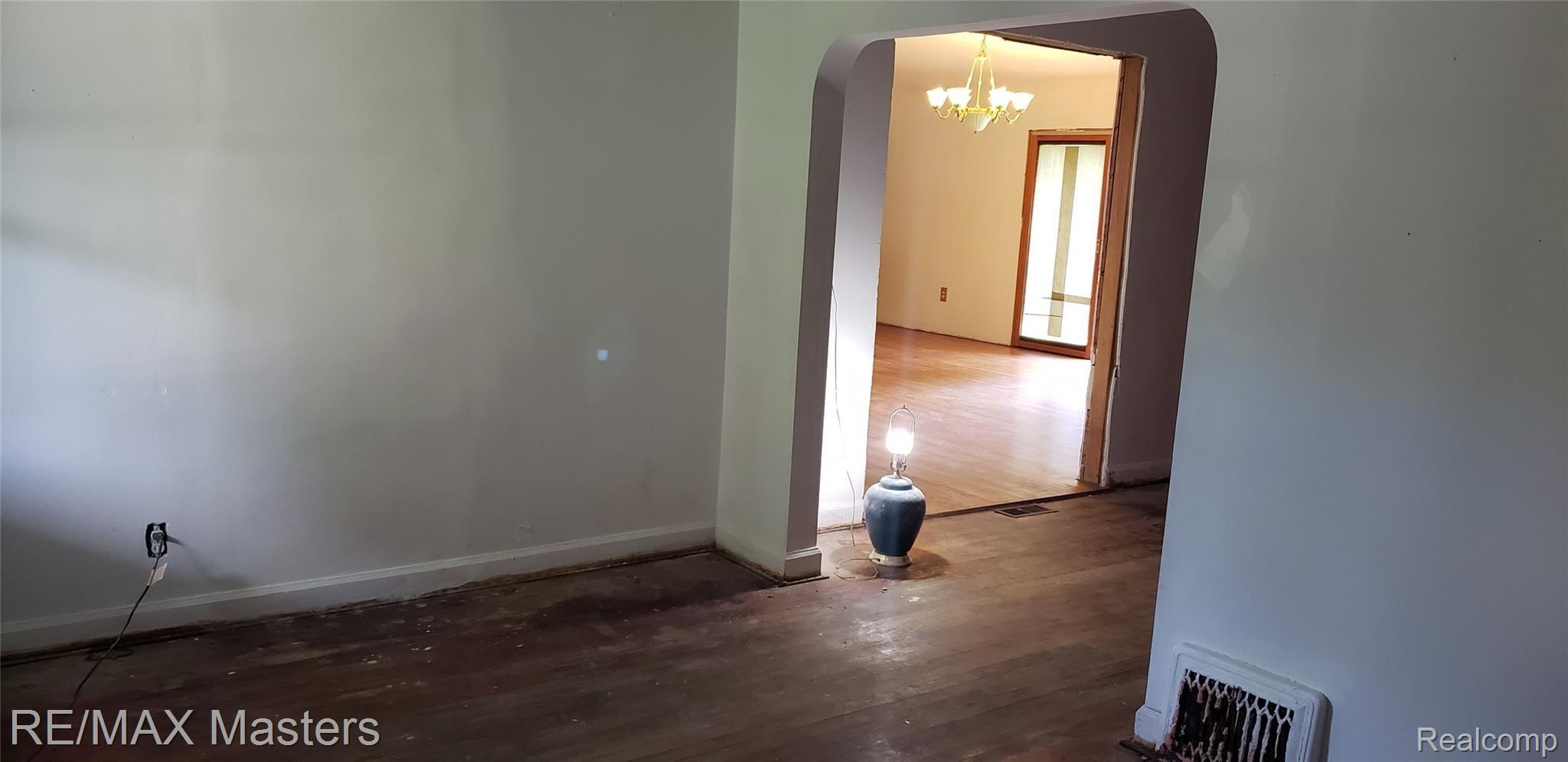 14867 Monroe Road Flat Rock, MI 48134 - Photo 10 of 31 20200718_161719.jpg
