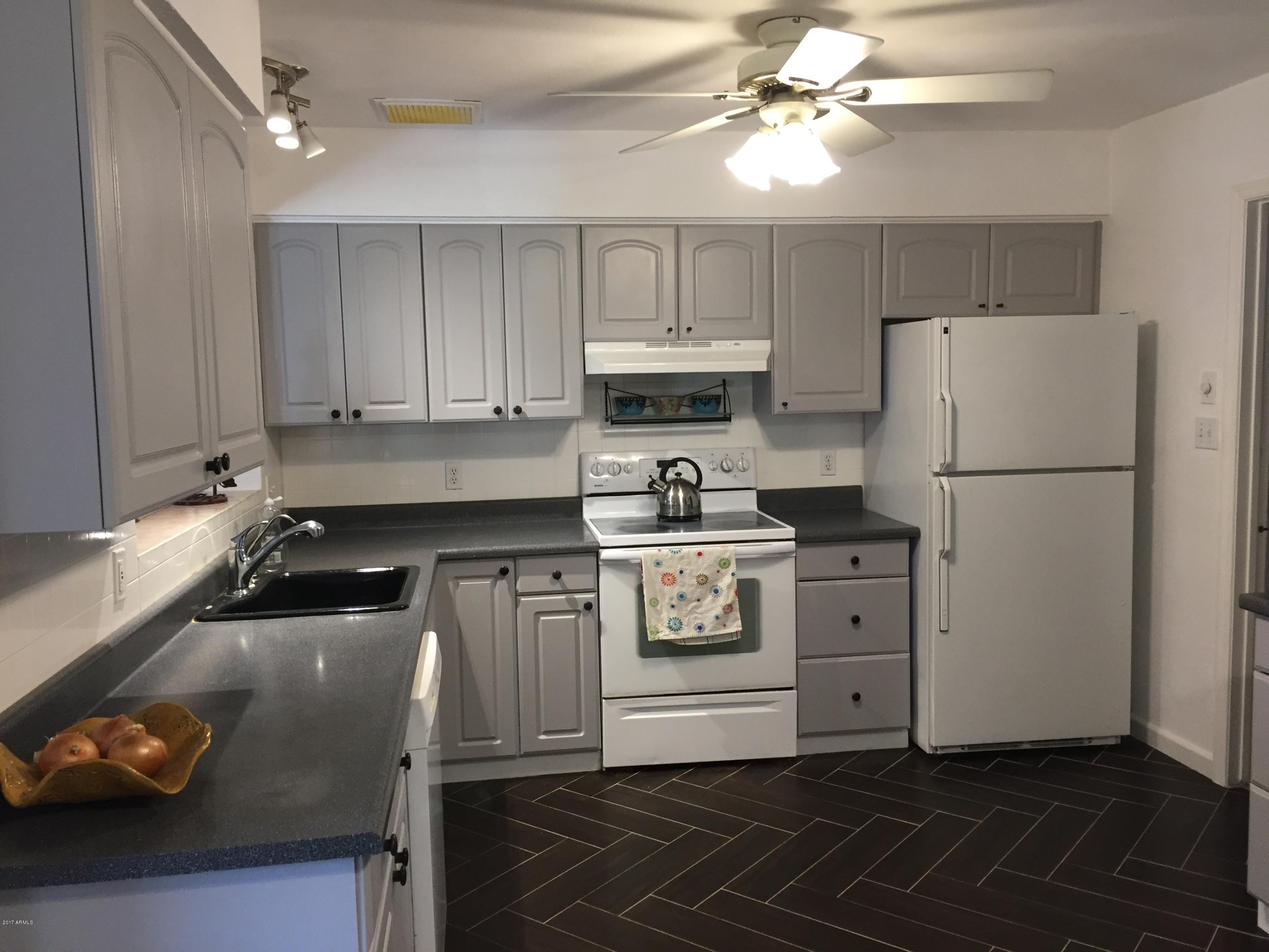 2833 West Wagoner Road Phoenix, AZ 85053 - Photo 6 of 28 Kitchen