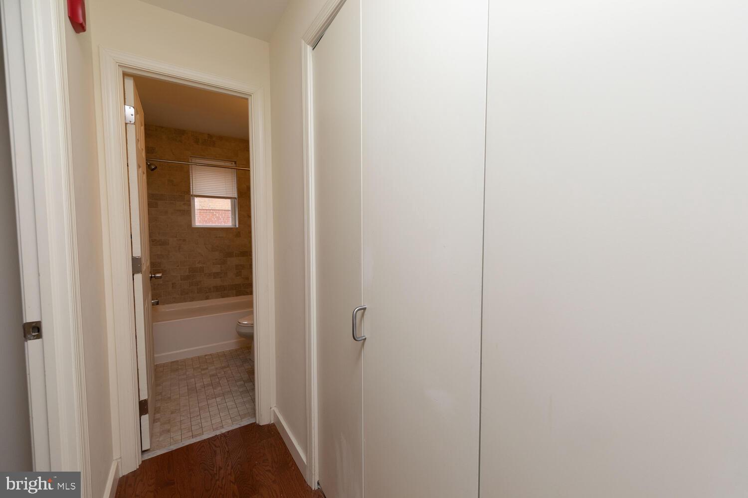 1600 Church Road, Unit B208 Wyncote, PA 19095 - Photo 12 of 20 Hallway