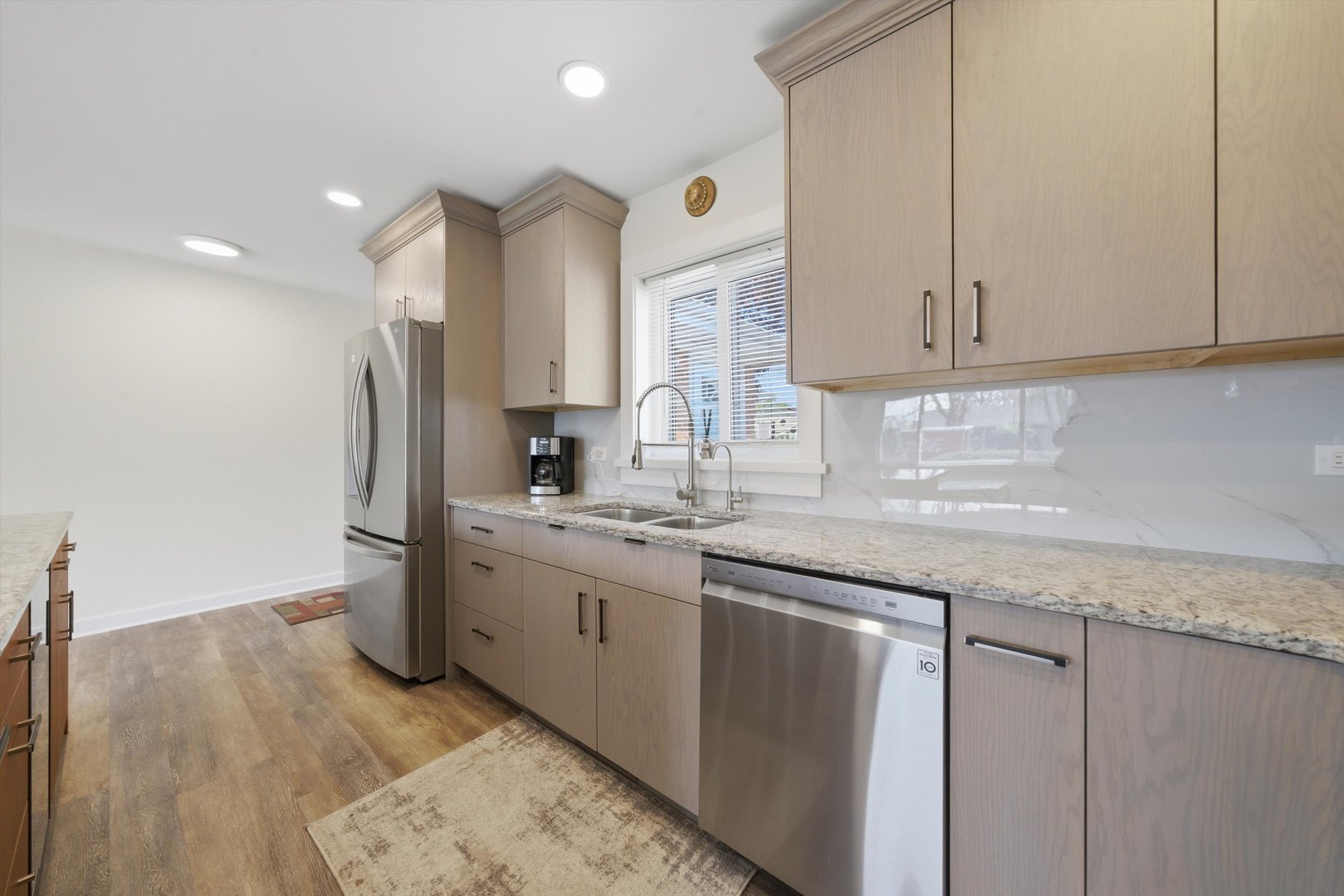 10817 Mason Avenue Chicago Ridge, IL 60415 - Photo 8 of 36 Gallery Image 8
