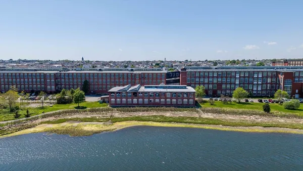 $1,600,000 | 194 R Riverside Avenue, New Bedford, MA 02746