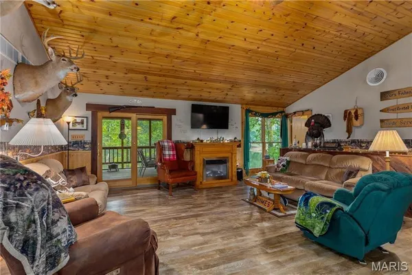 $959,000 | 3153 North 2225th Street, Beecher City, IL 62414