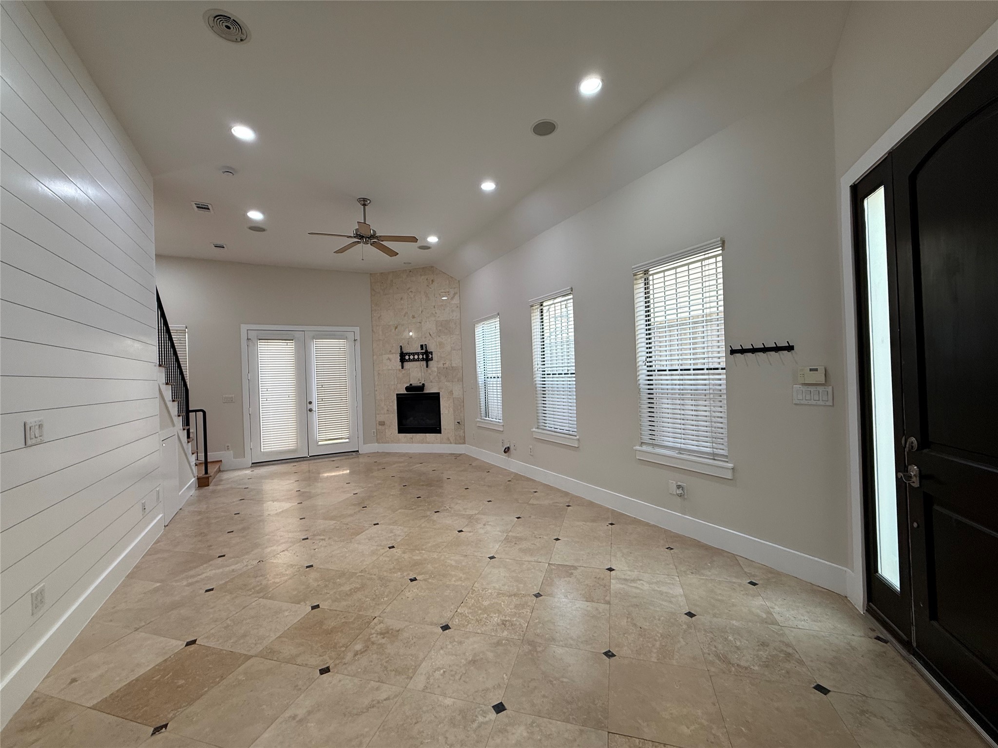 1608 Patterson Street, Unit A Houston, TX 77007 - Photo 2 of 20 a view of an empty room and a window