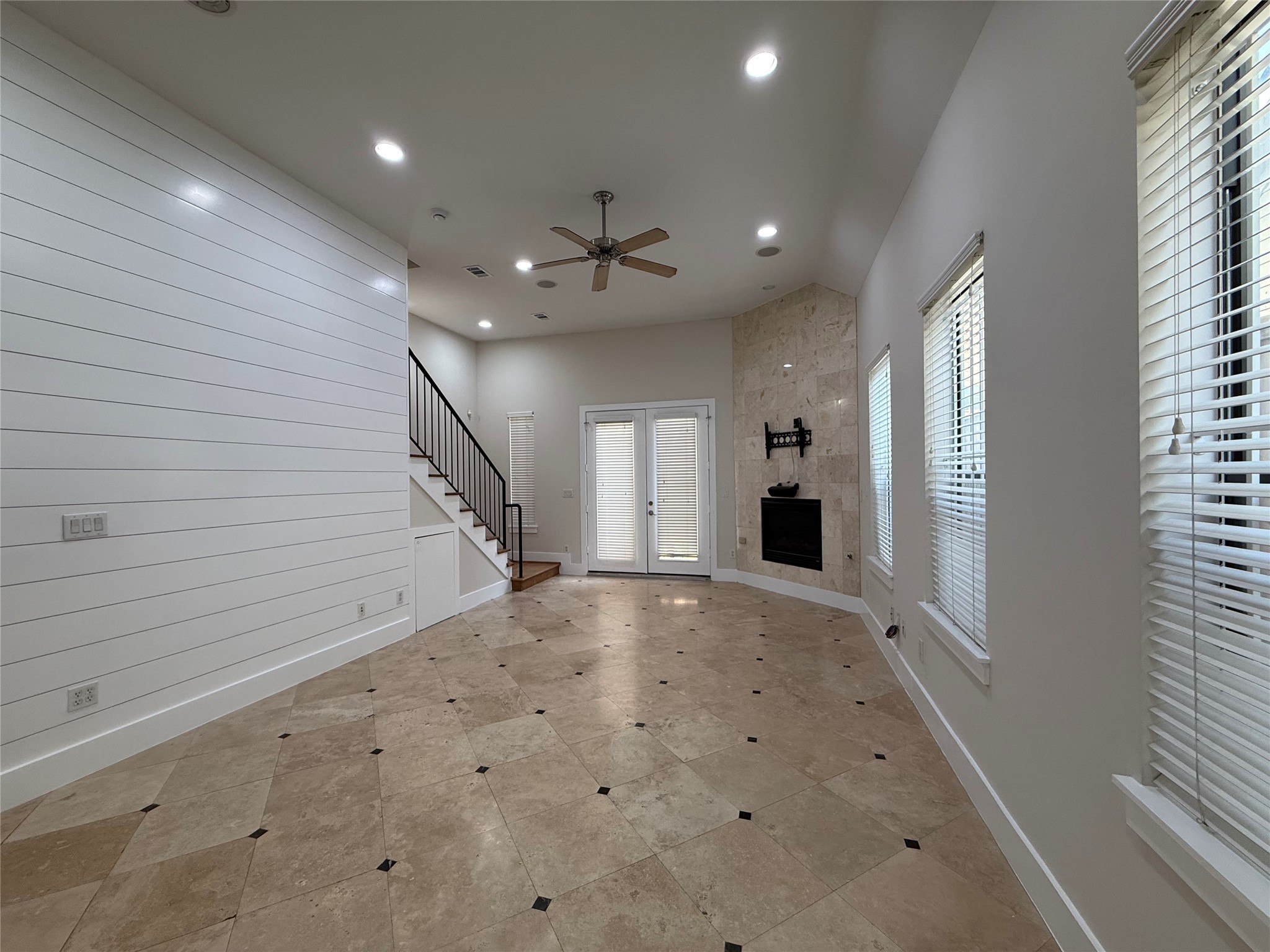 1608 Patterson Street, Unit A Houston, TX 77007 - Photo 3 of 20 a view of an empty room