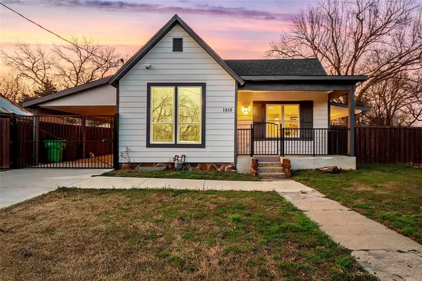 $300,000 | 1510 Lindsay Street, Gainesville, TX 76240
