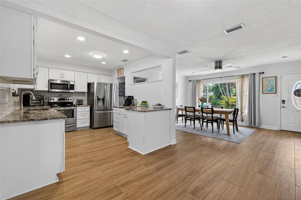 8220 Quail Road Seminole, FL 33777 - Photo 11 of 35