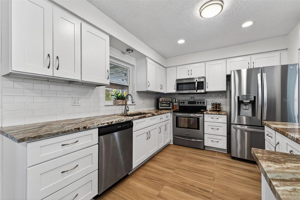 8220 Quail Road Seminole, FL 33777 - Photo 15 of 35