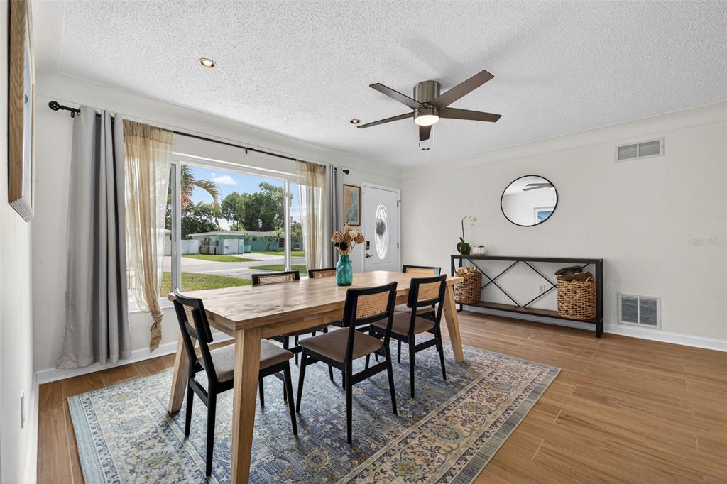 8220 Quail Road Seminole, FL 33777 - Photo 5 of 35