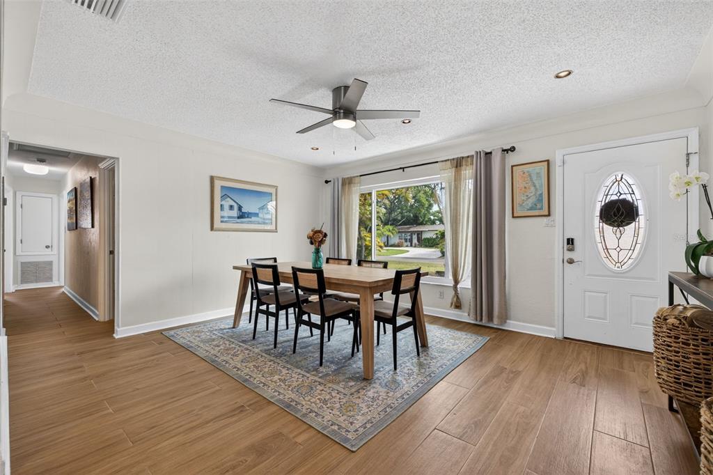 8220 Quail Road Seminole, FL 33777 - Photo 6 of 35