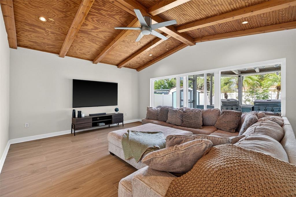 8220 Quail Road Seminole, FL 33777 - Photo 7 of 35