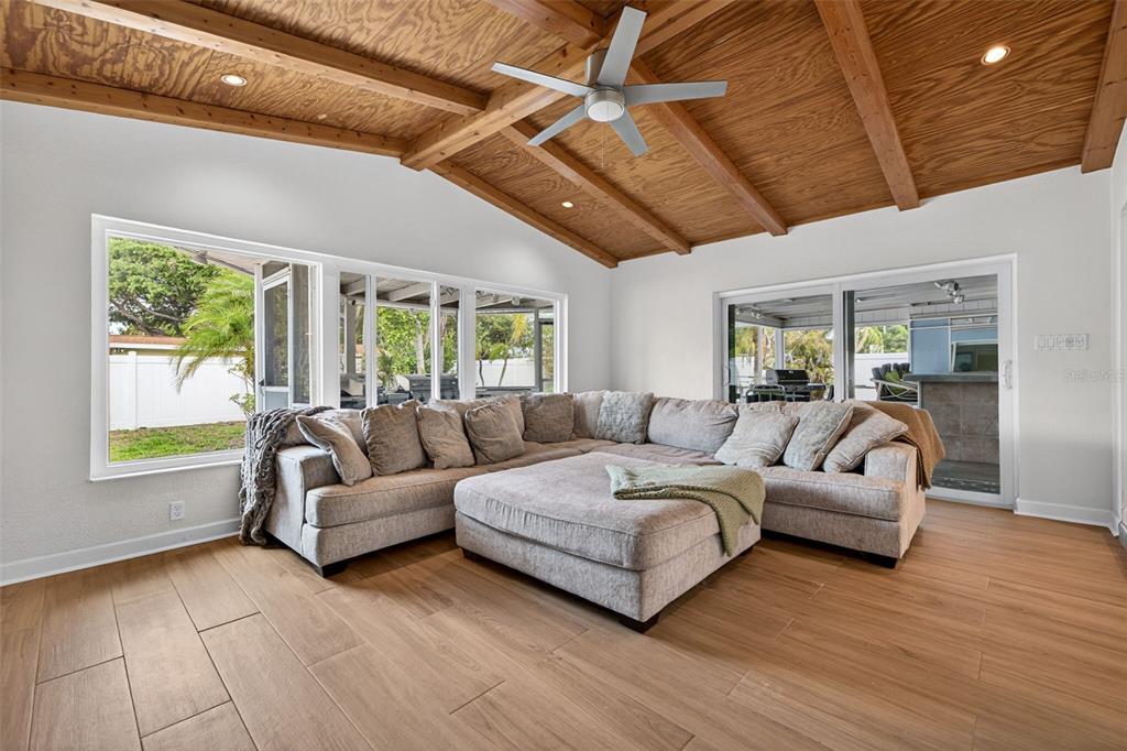 8220 Quail Road Seminole, FL 33777 - Photo 9 of 35