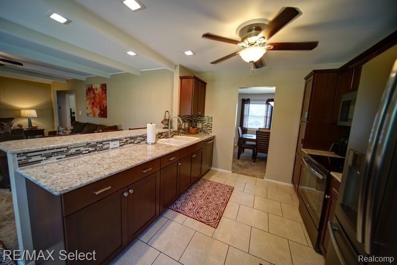 6682 Rustic Ridge Trail Grand Blanc, MI 48439 - Photo 7 of 34 Kitchen looing into dining room.jpg