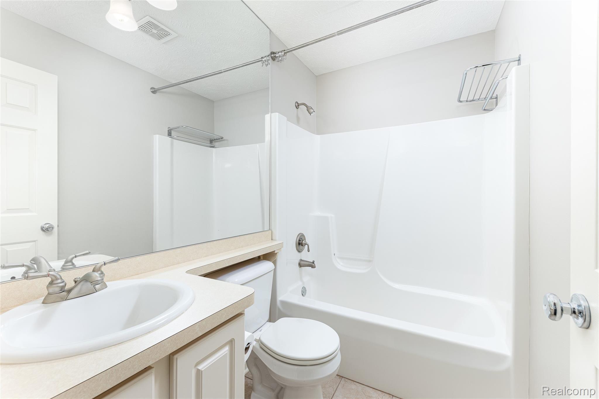 16 Sedum Road, Unit 1 Howell, MI 48843 - Photo 23 of 43 22Main Bath.jpg