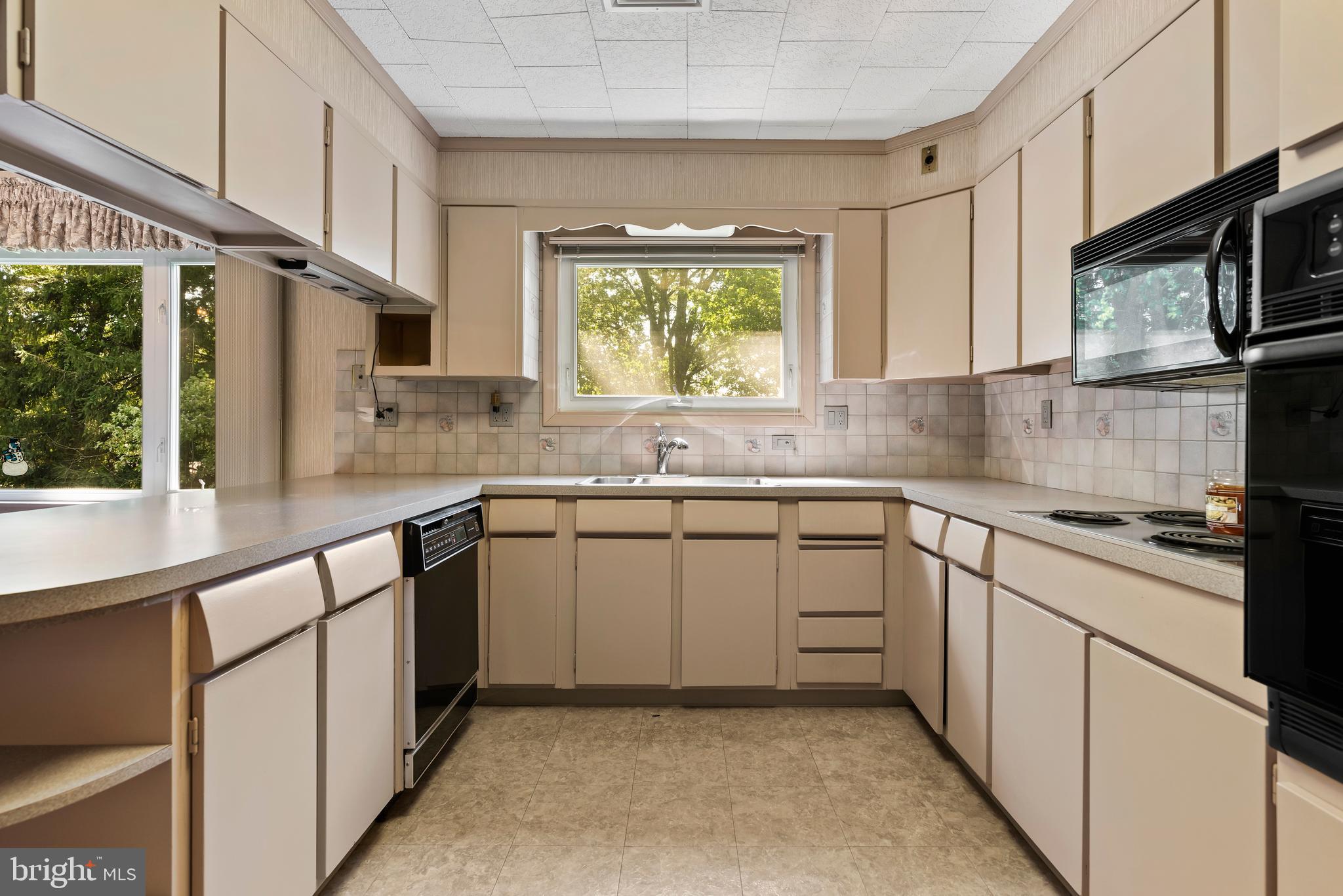 5925 Longview Road Harrisburg, PA 17112 - Photo 10 of 30 Gallery Image 10
