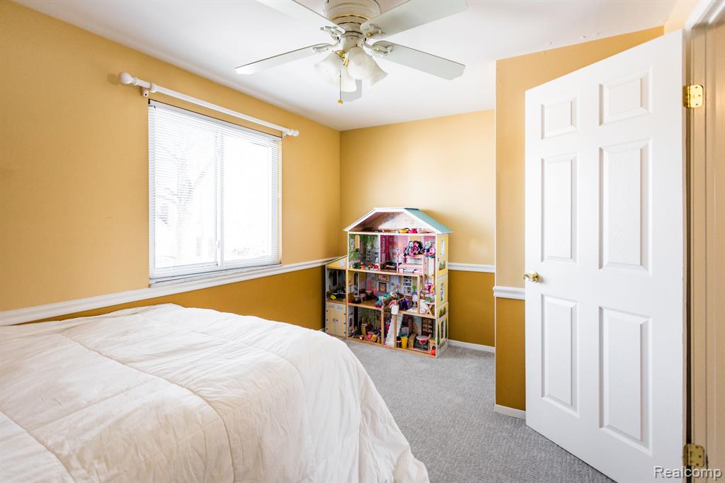 2023 Hampton Road Grosse Pointe Woods, MI 48236 - Photo 21 of 33